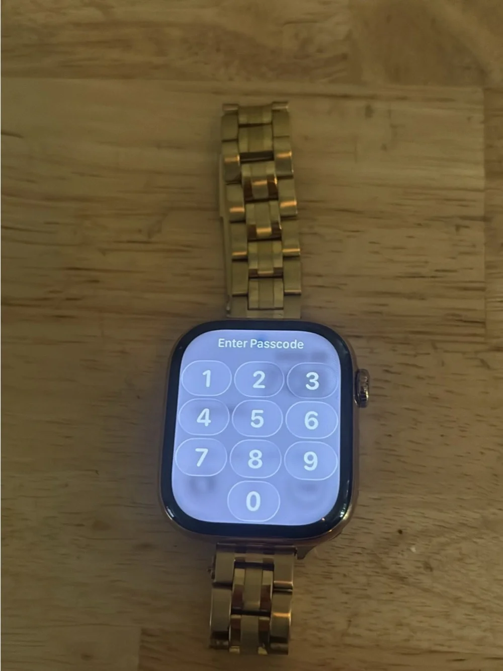 Apple Watch Series 10 gold titanium 46 mm